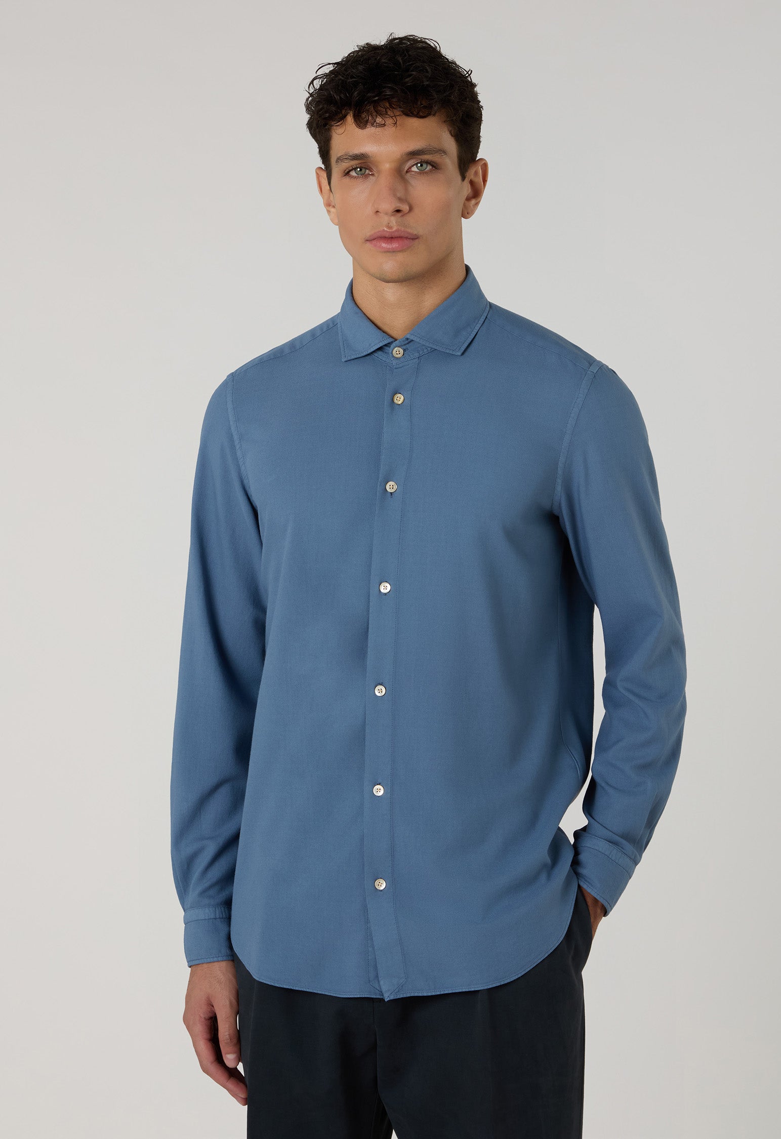 Camicia vaiella tinta in capo azzurra