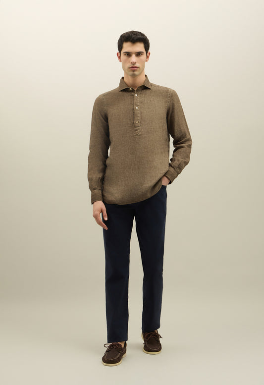 Grünes stückgefärbtes Leinen-Poloshirt
