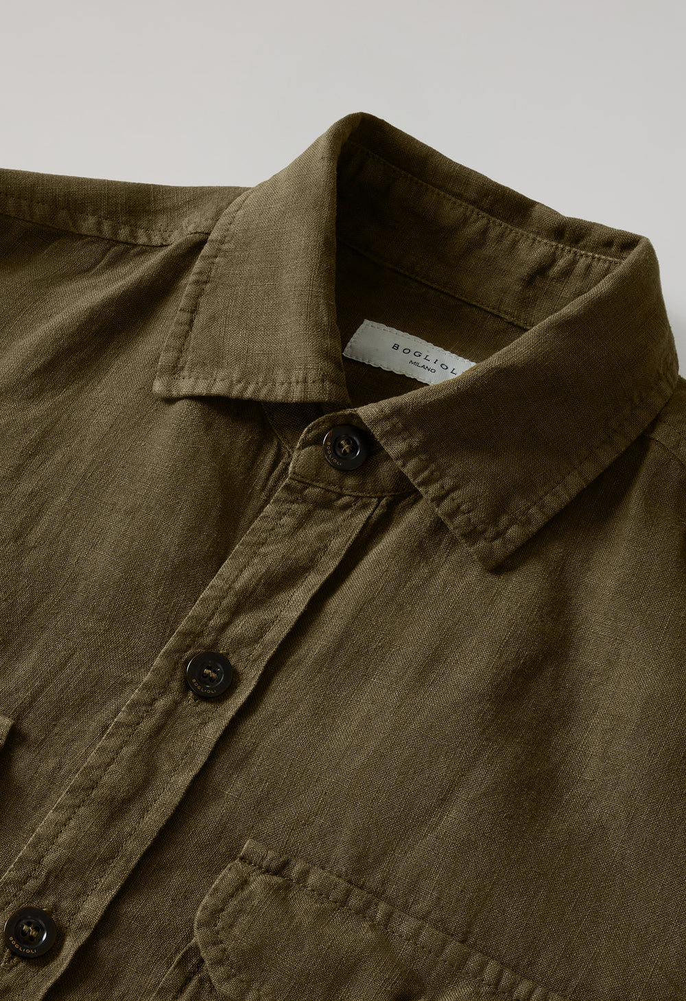 Overshirt in lino tinto in capo verde