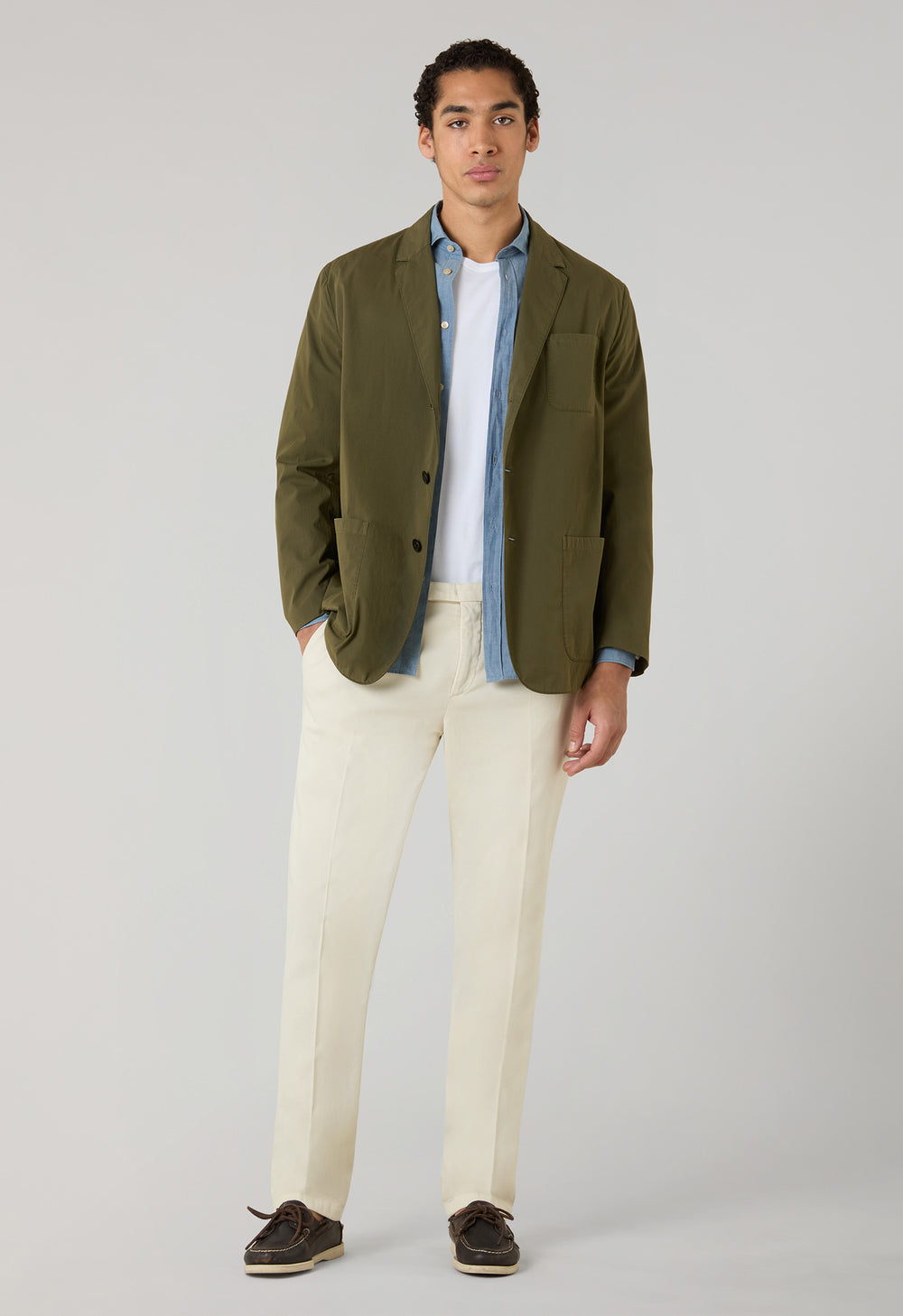 Grüne Khaki-Jacke aus stückgefärbtem Papier-Popeline