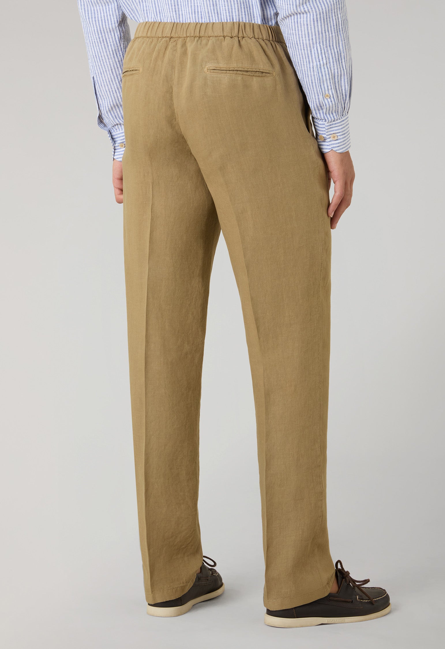 Joggers in lino tinto in capo cammello