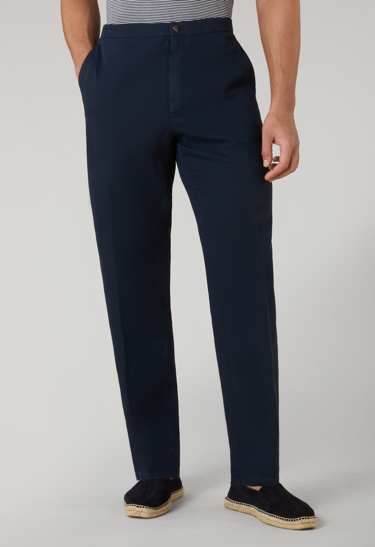 Joggers in gabardina di cotone e lino tinto in capo blu
