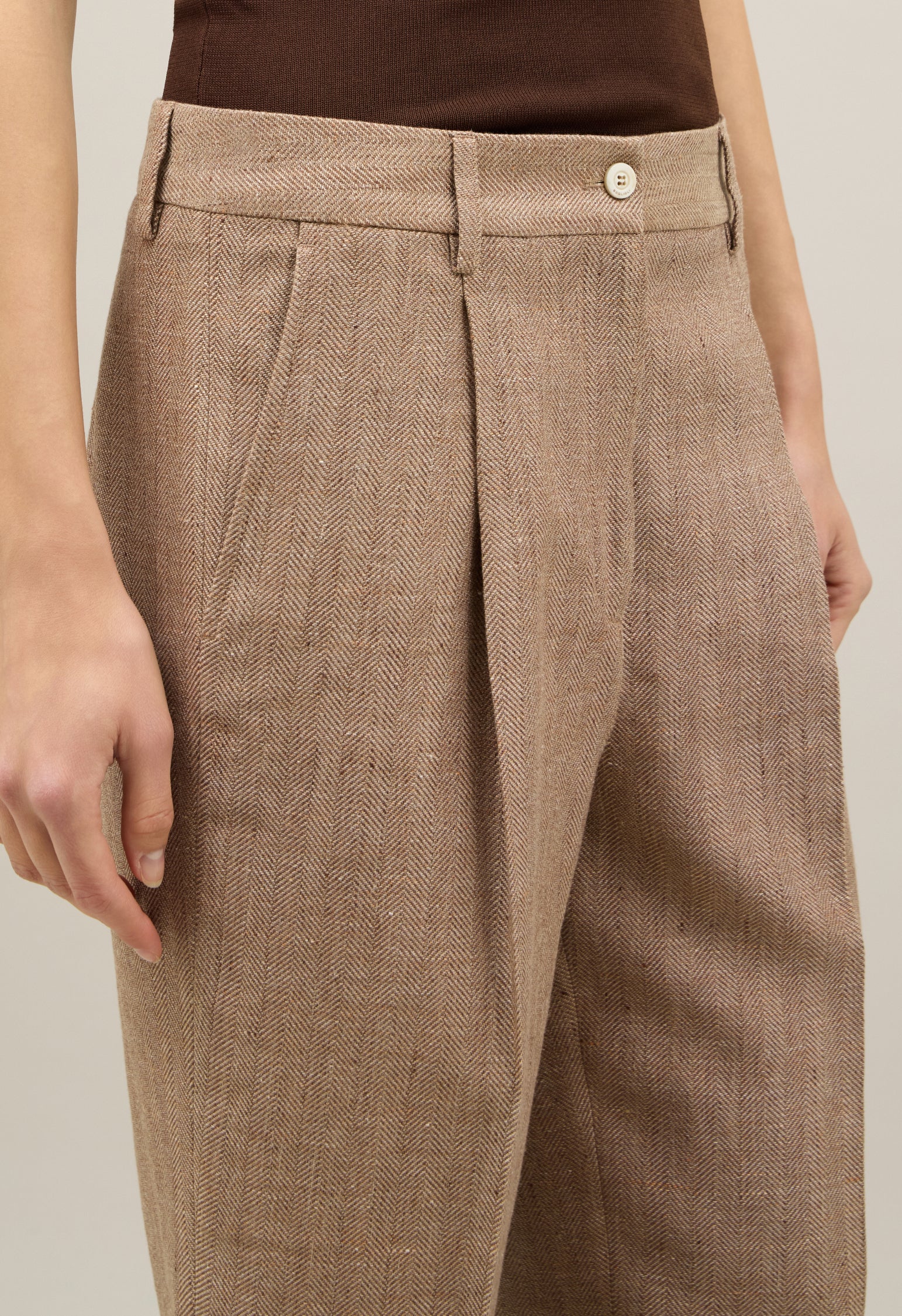 Braune Cropped-Hose aus Leinenmischung mit Fischgrätmuster