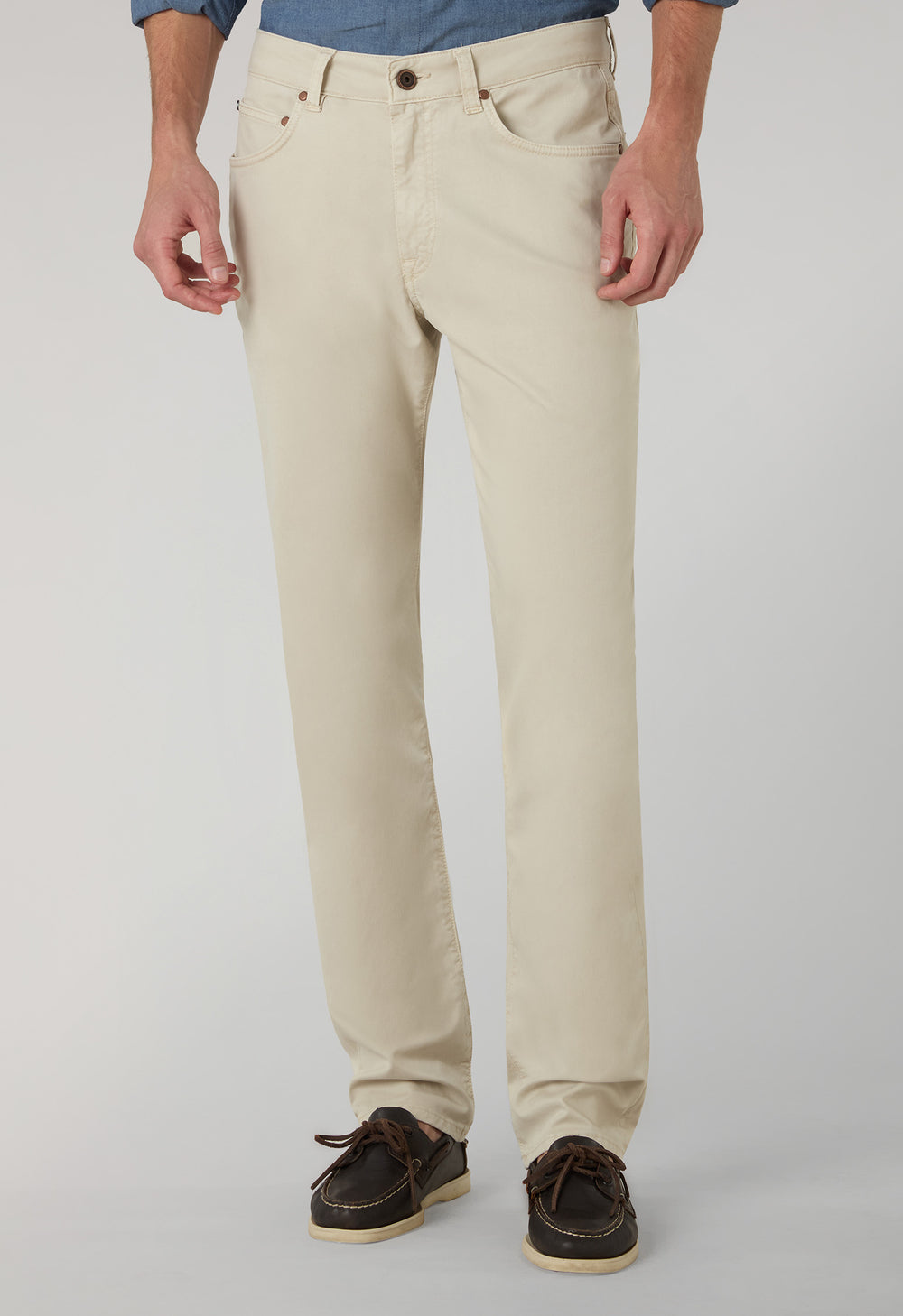 Beige stückgefärbte Five-Pocket-Hose aus Baumwolle und Seide