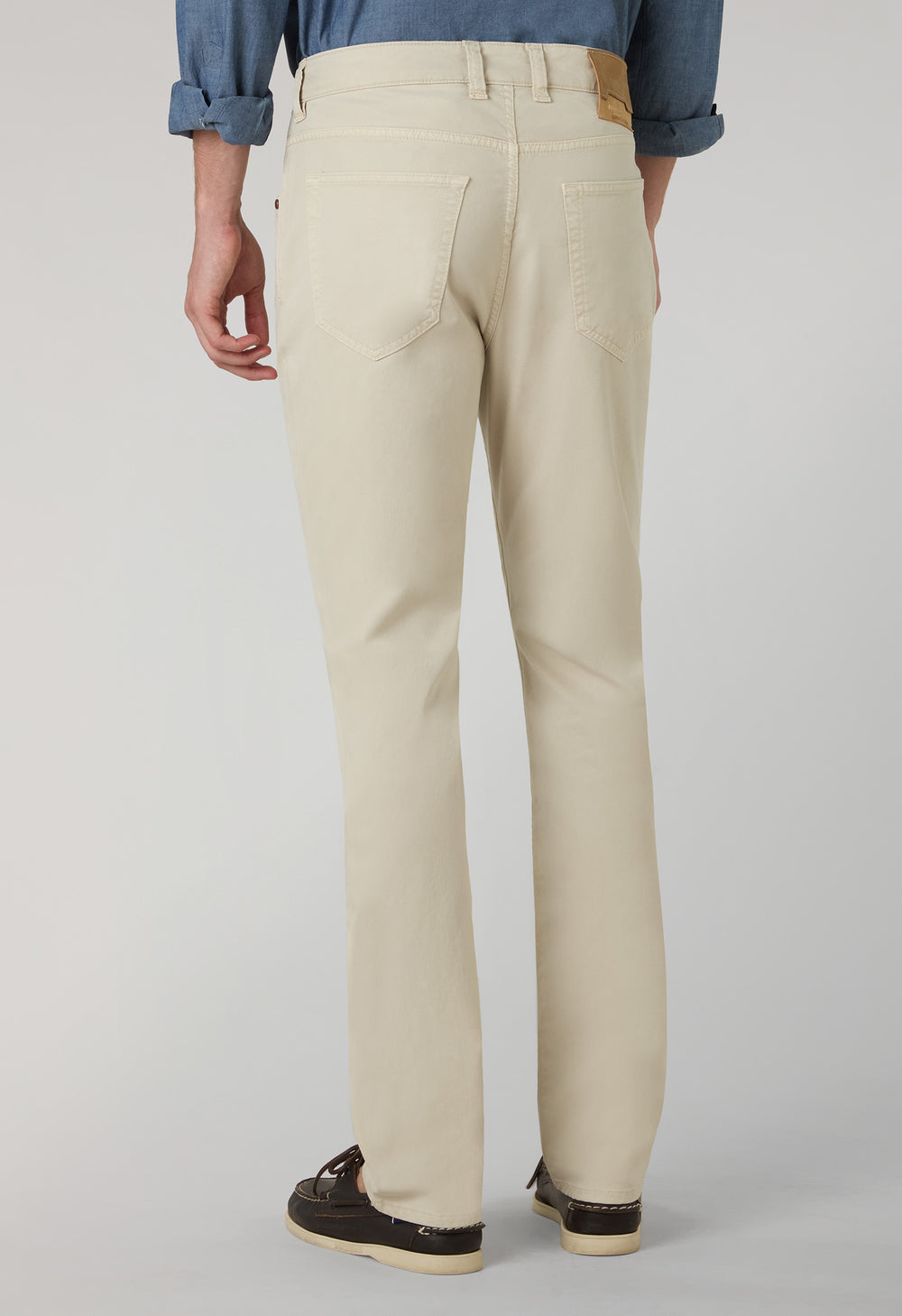 Beige stückgefärbte Five-Pocket-Hose aus Baumwolle und Seide