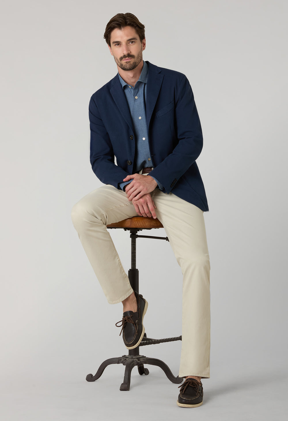 Beige stückgefärbte Five-Pocket-Hose aus Baumwolle und Seide