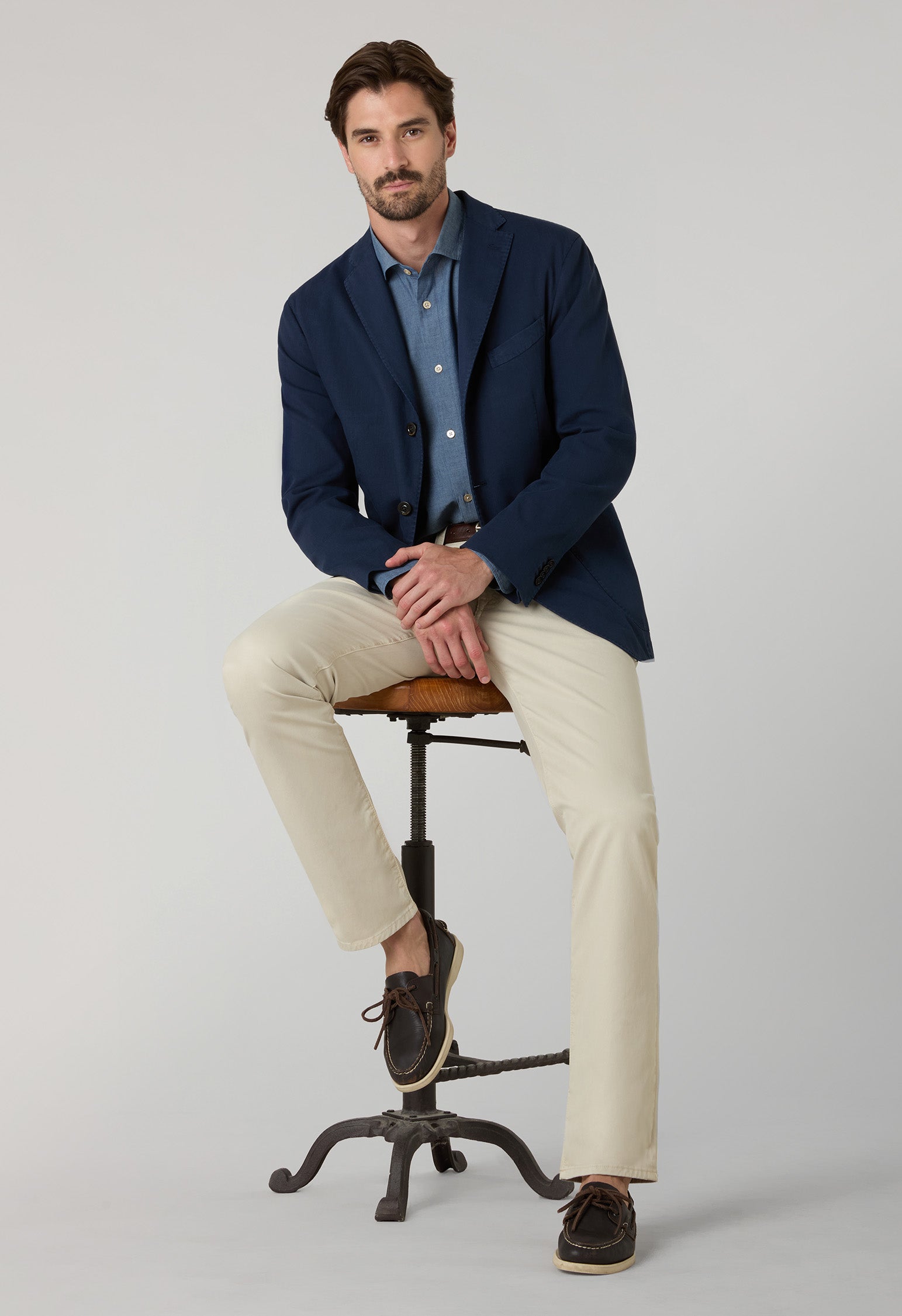 Beige stückgefärbte Five-Pocket-Hose aus Baumwolle und Seide
