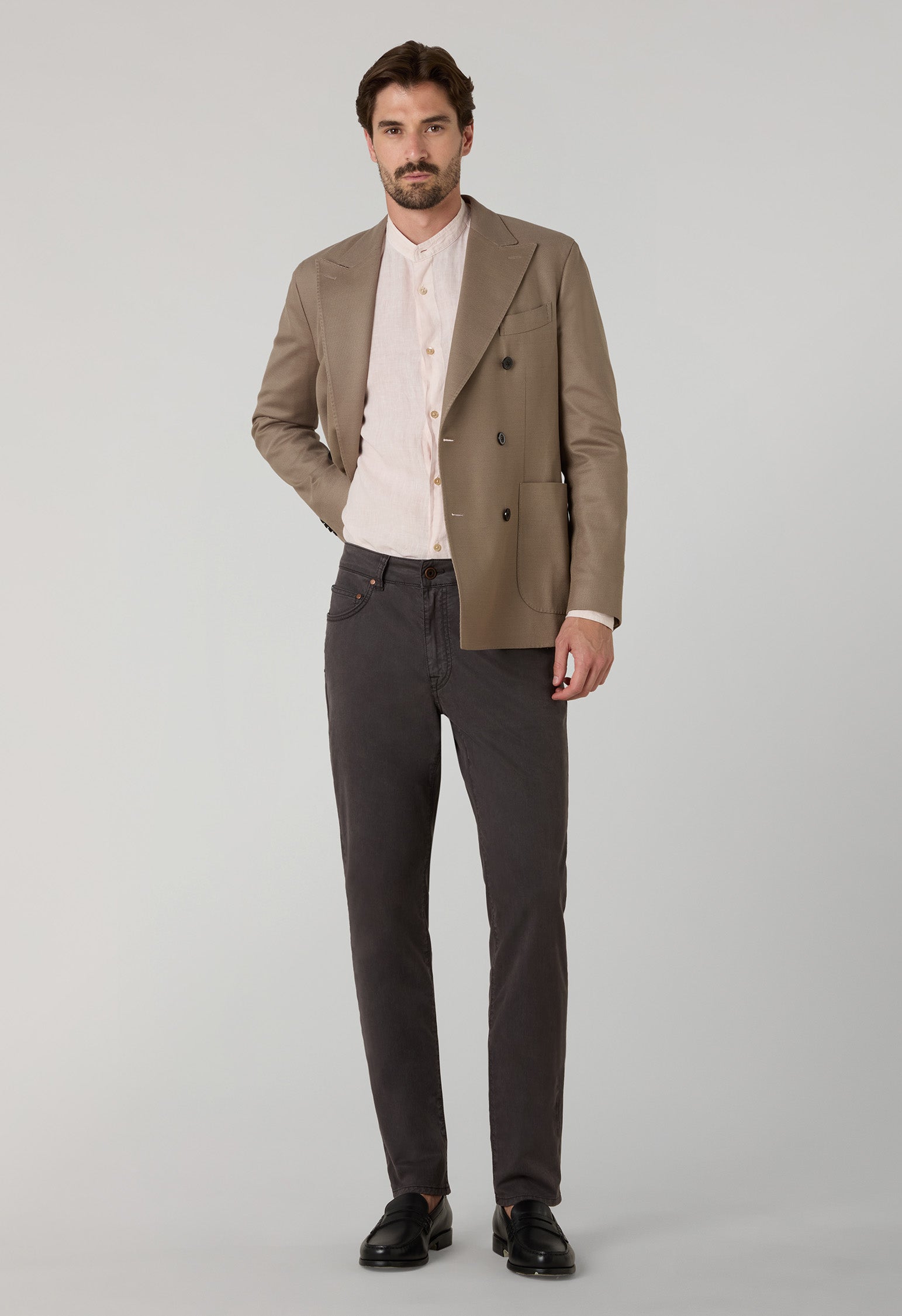 Braune stückgefärbte Five-Pocket-Hose aus Baumwolle und Seide