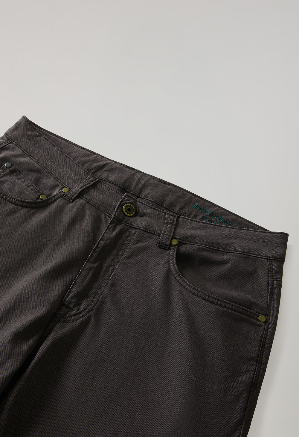 Braune stückgefärbte Five-Pocket-Hose aus Baumwolle und Seide