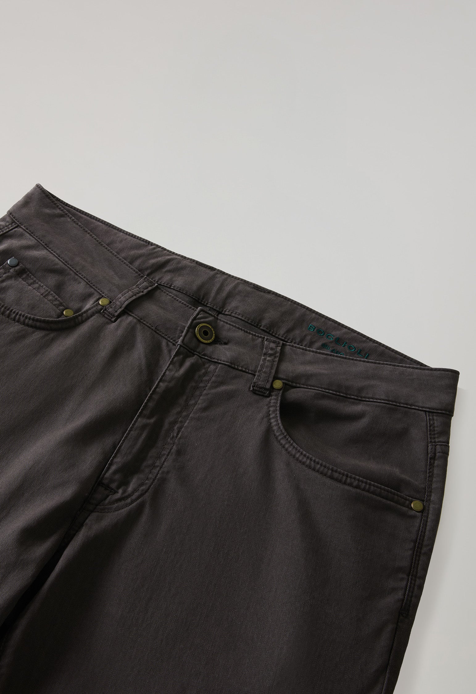 Braune stückgefärbte Five-Pocket-Hose aus Baumwolle und Seide