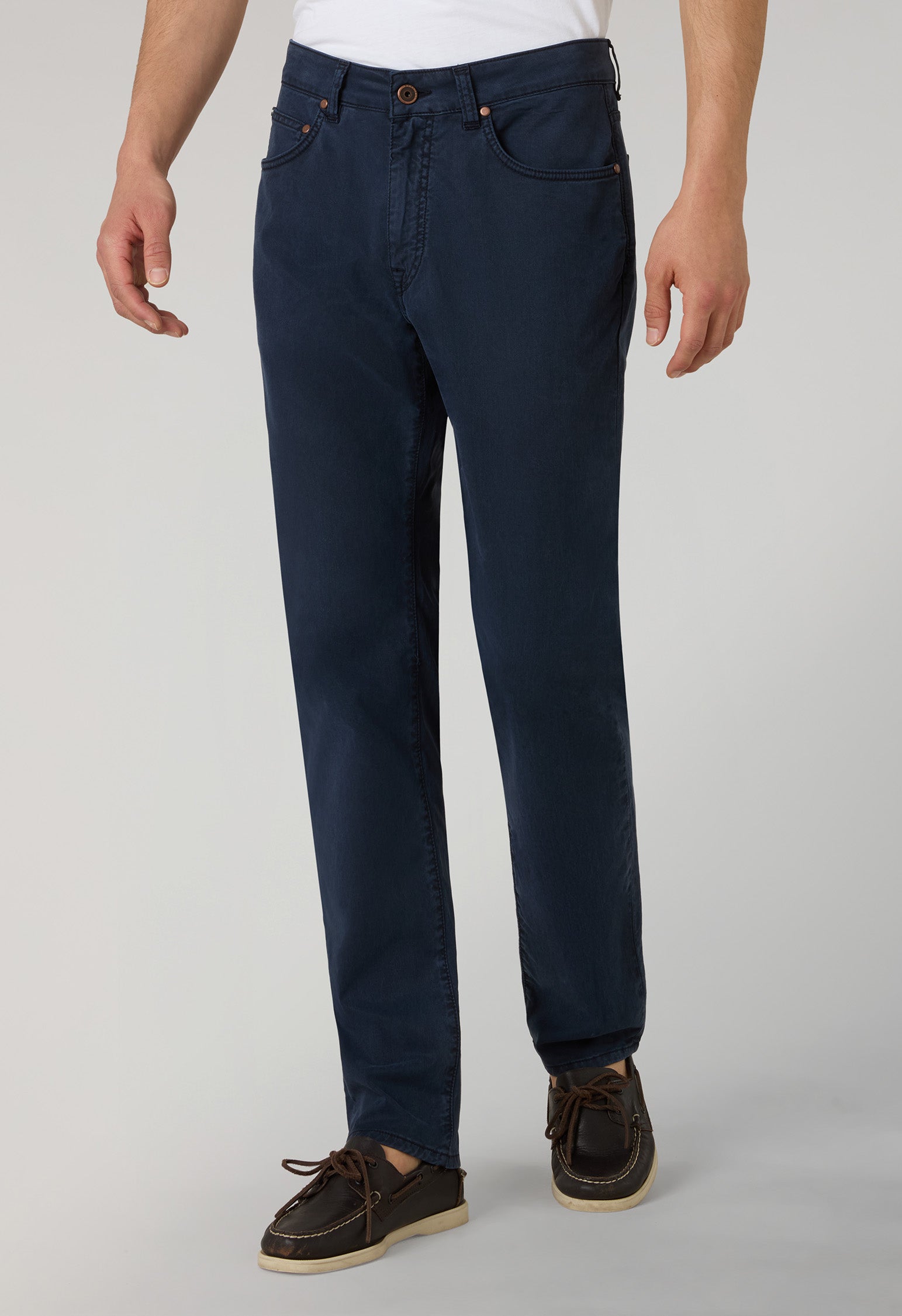 Blaue stückgefärbte Five-Pocket-Hose aus Baumwolle und Seide