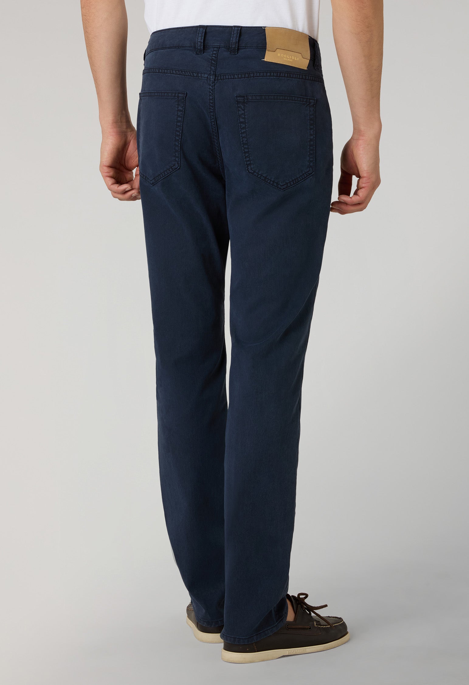 Blaue stückgefärbte Five-Pocket-Hose aus Baumwolle und Seide