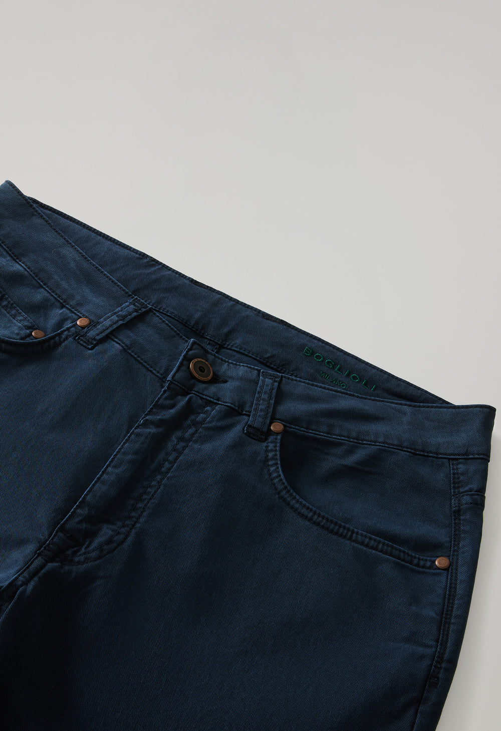 Blaue stückgefärbte Five-Pocket-Hose aus Baumwolle und Seide