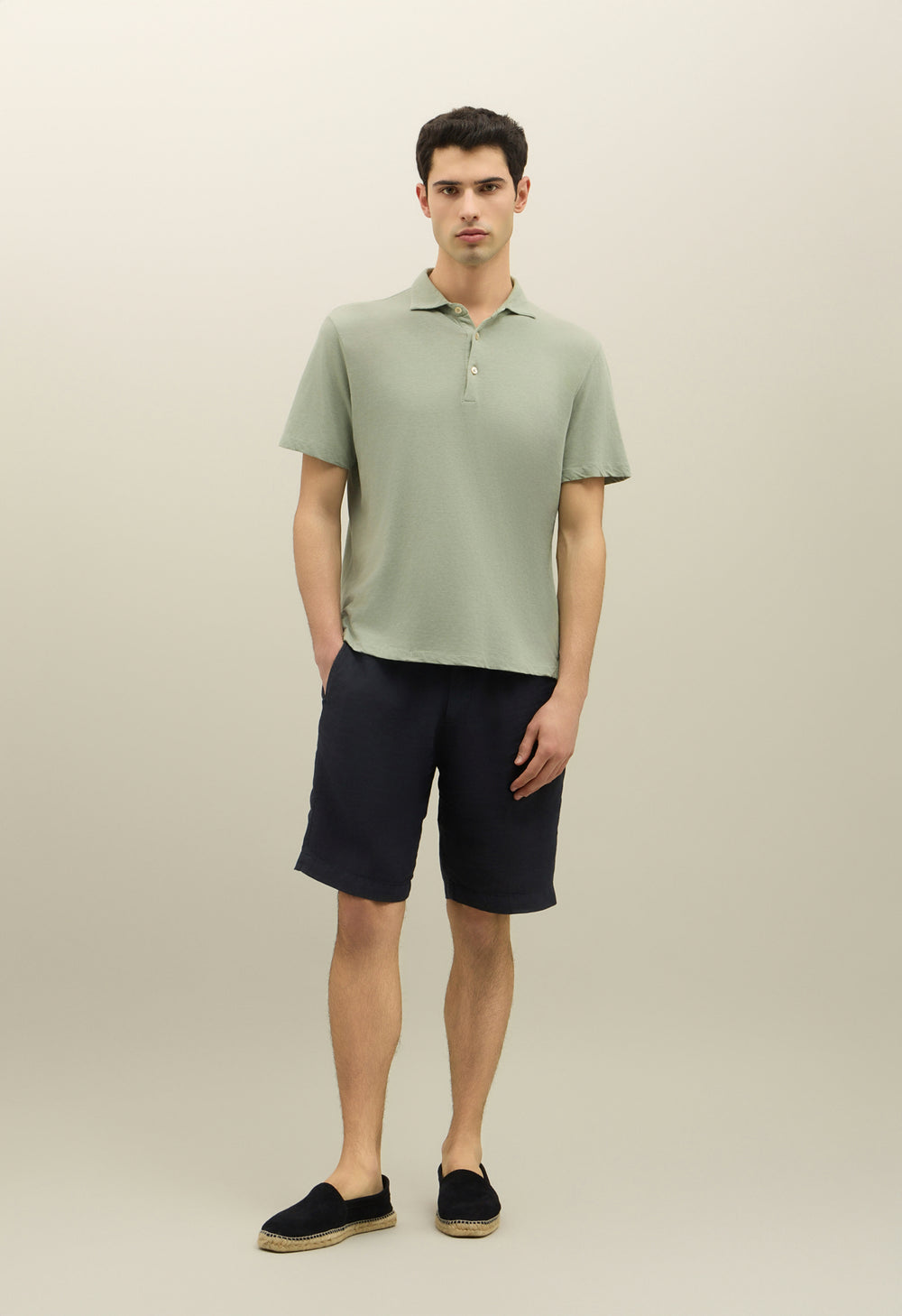Grünes Kurzarm-Poloshirt aus Baumwoll-Leinen-Mischung