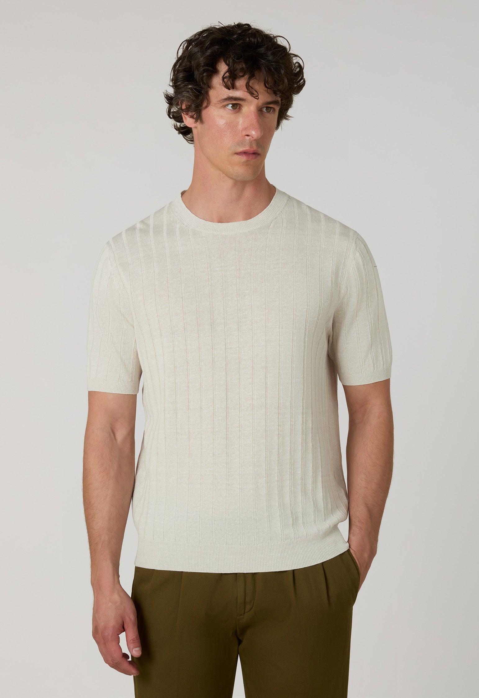 Warmweißes flachgeripptes T-Shirt aus Leinen-Baumwolle