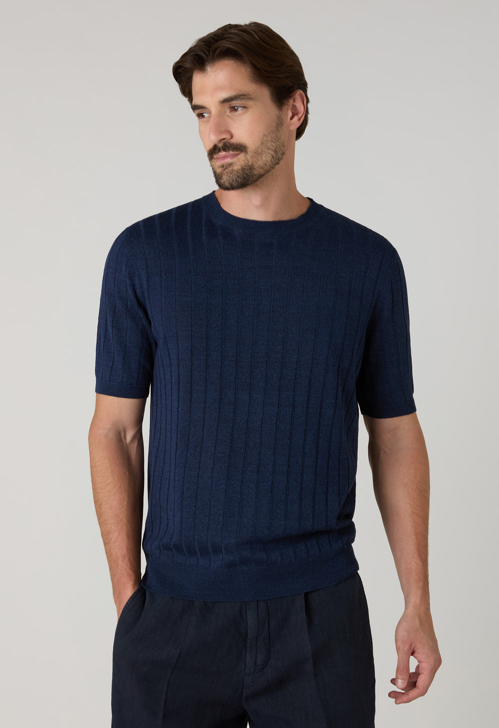 Blaues flach geripptes T-Shirt aus Leinen-Baumwolle