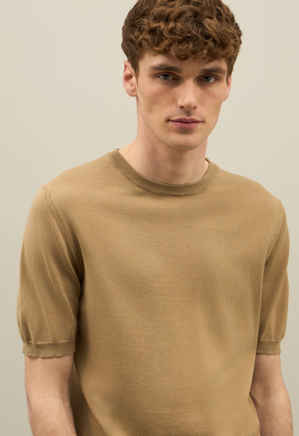 T-Shirt in cotone tinto in capo marrone chiaro