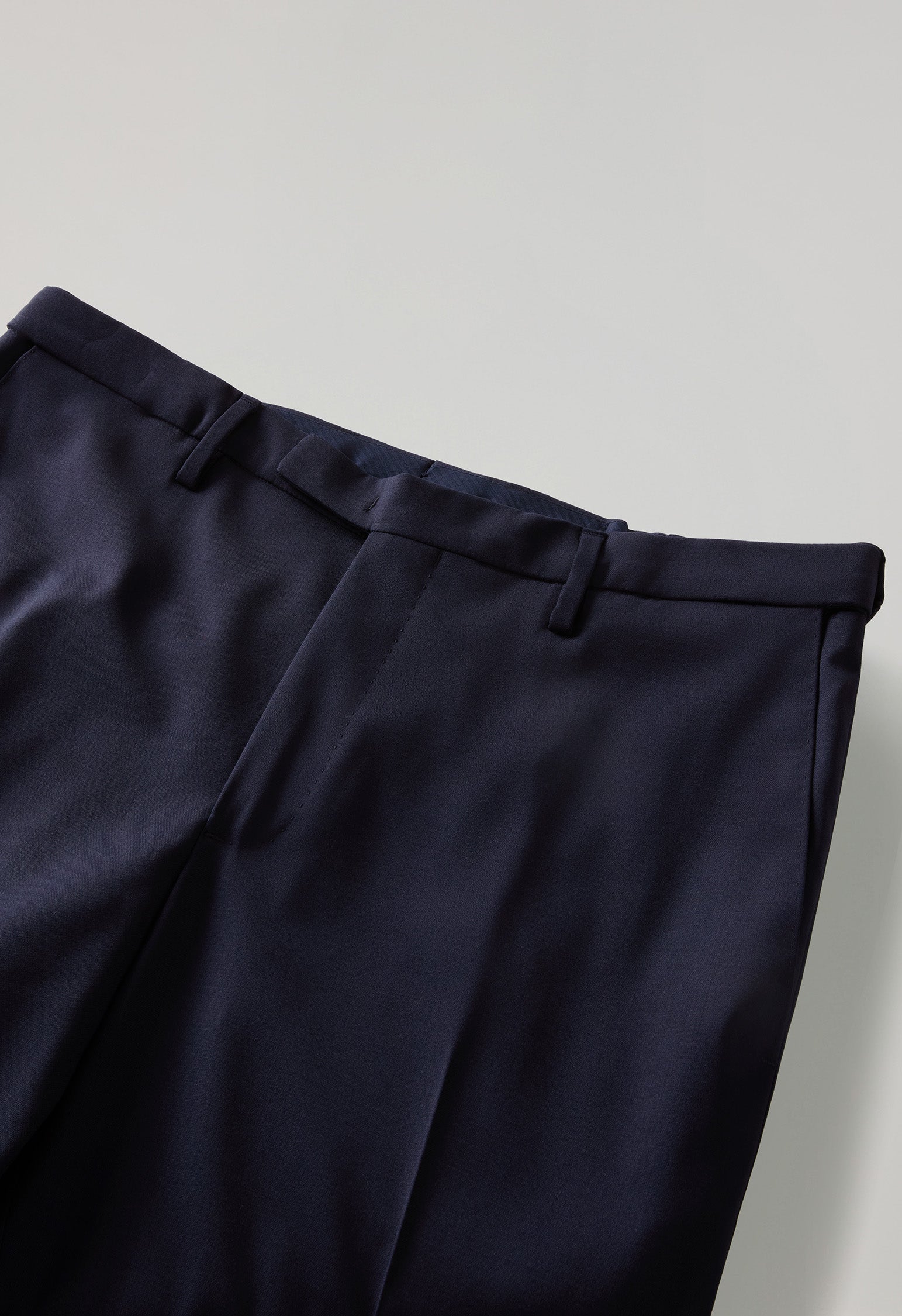Dunkelblauer K-Jacket-Anzug aus leichter Stretchwolle