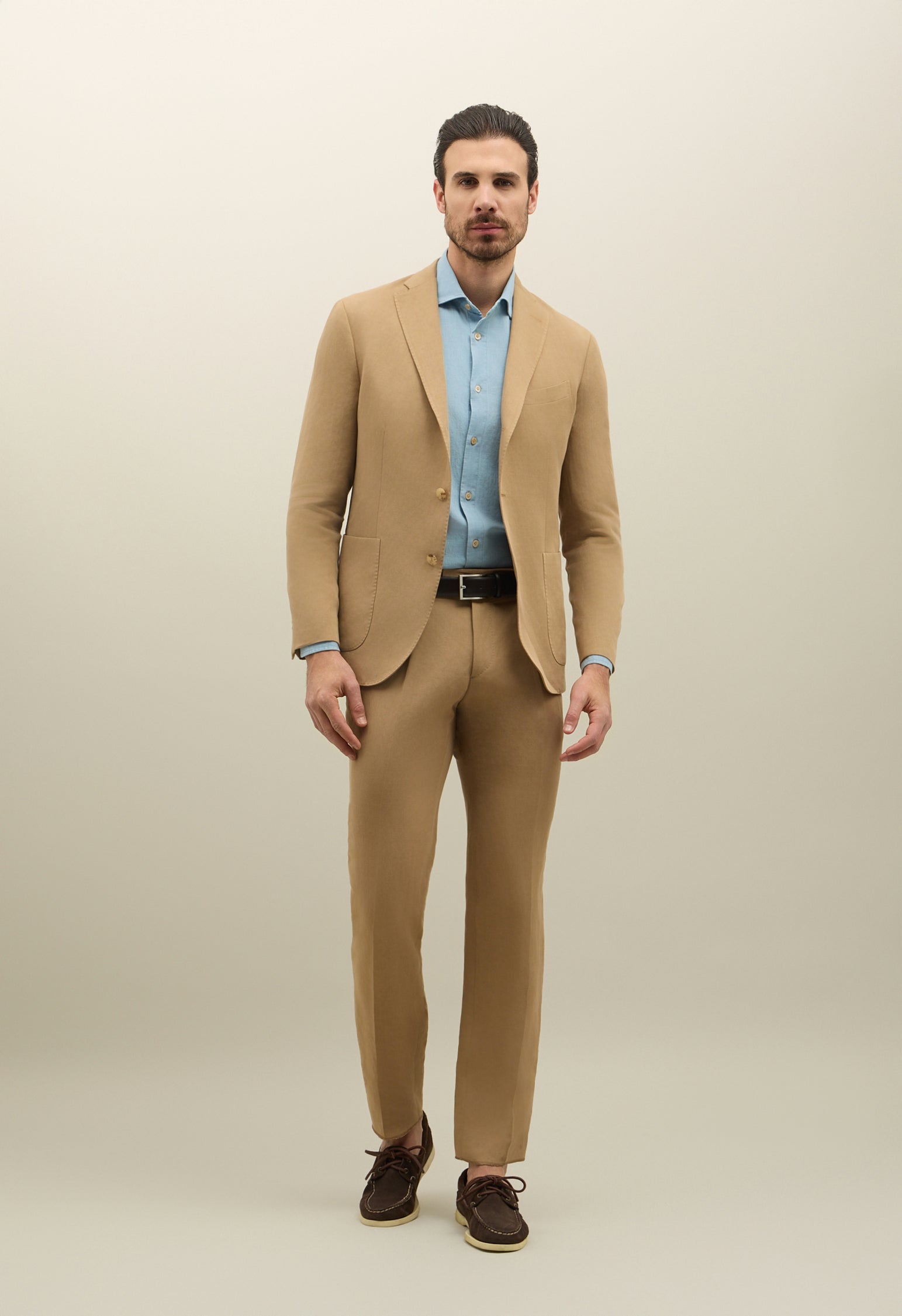Dunkelbeiger K-Suit aus Leinen-Tencel-Satin