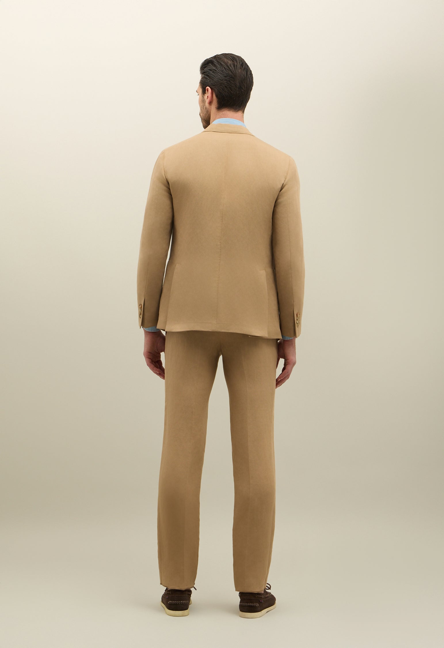 Dunkelbeiger K-Suit aus Leinen-Tencel-Satin