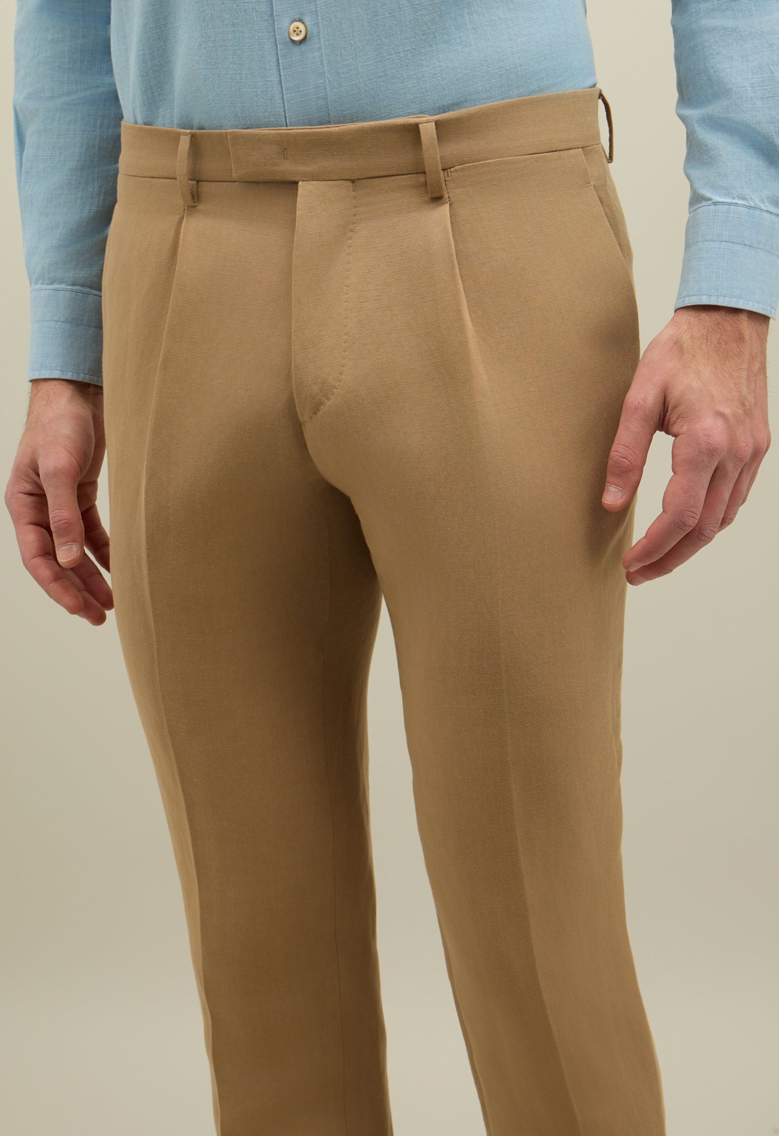 Dunkelbeiger K-Suit aus Leinen-Tencel-Satin