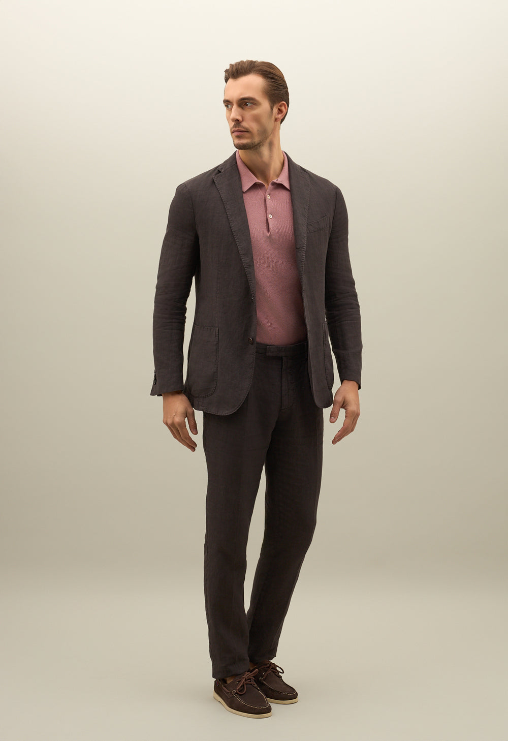Brauner Stückgefärbter K-Jacket-Anzug aus Leinen