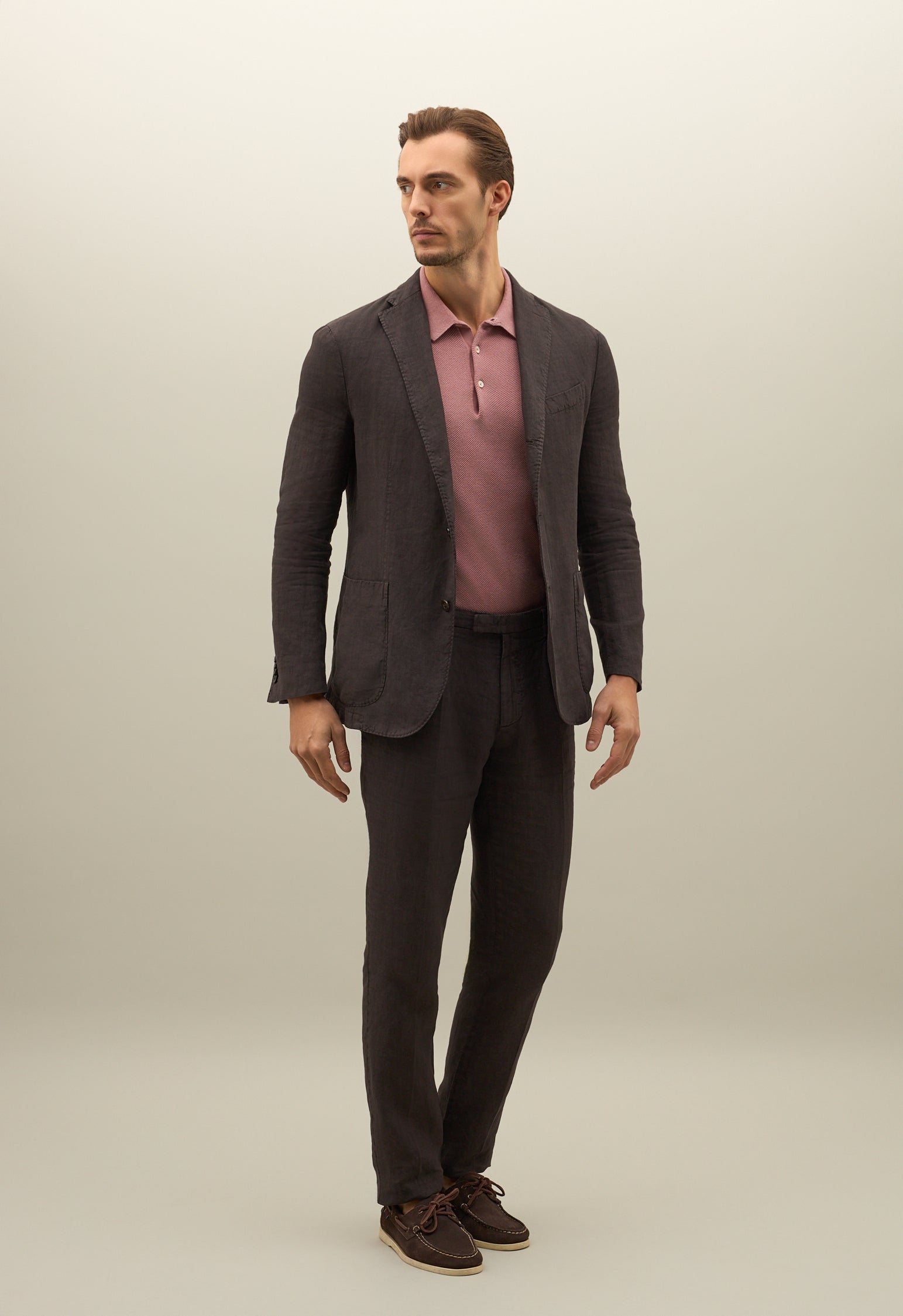 Brauner Stückgefärbter K-Jacket-Anzug aus Leinen