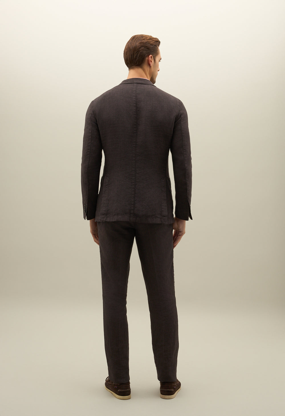 Brauner Stückgefärbter K-Jacket-Anzug aus Leinen