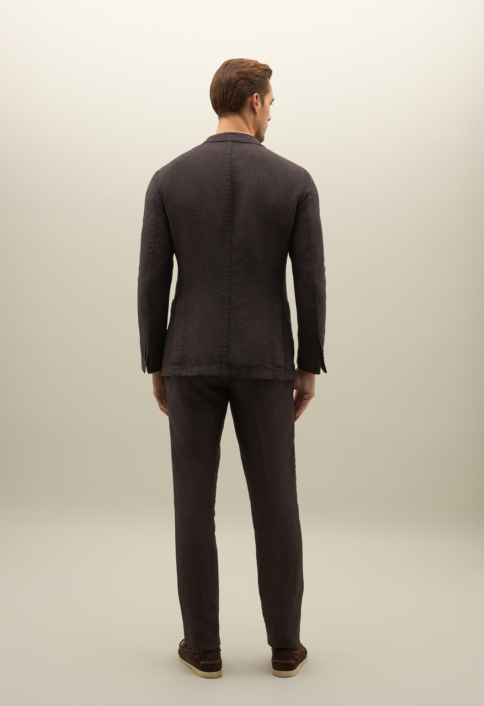 Brauner Stückgefärbter K-Jacket-Anzug aus Leinen