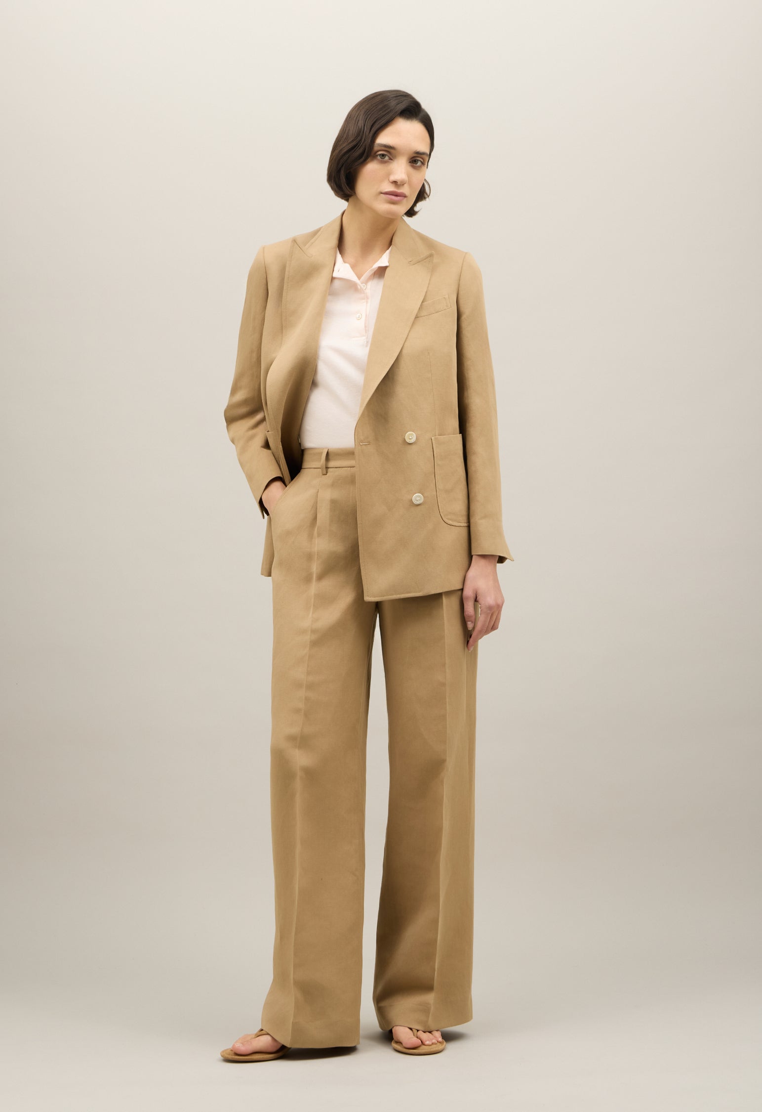 Dunkelbeiger Blazer Maia aus Leinen-Tencel-Satin